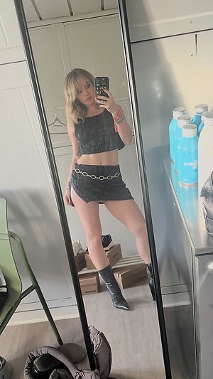 Joanna Jojo selfie in mirror