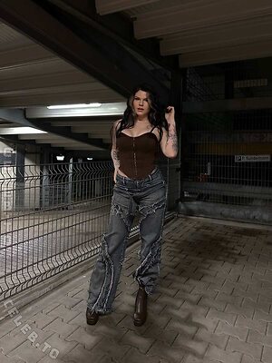 Nicole Wolf Nude Photos