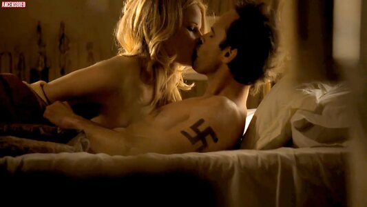 Joelle Carter leaked photo #3