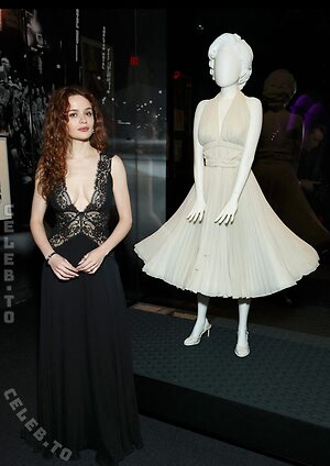Joey King photo