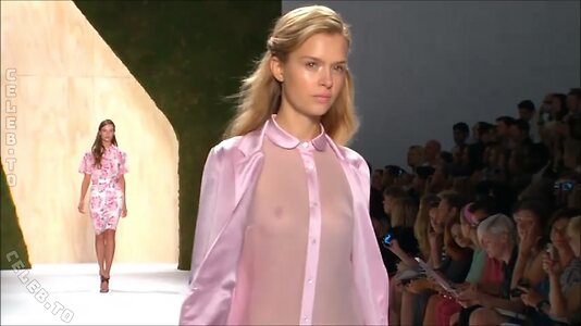 Josephine Skriver Nude Leaked Photo #3