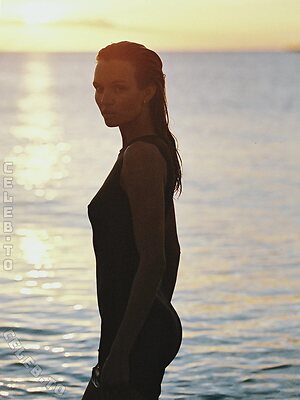 Josephine Skriver photo