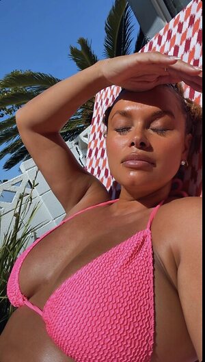 Joy Taylor leaked photo #11