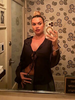 Joy Taylor leaked photo #21