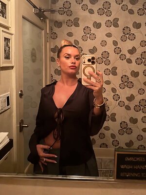 Joy Taylor leaked photo #22