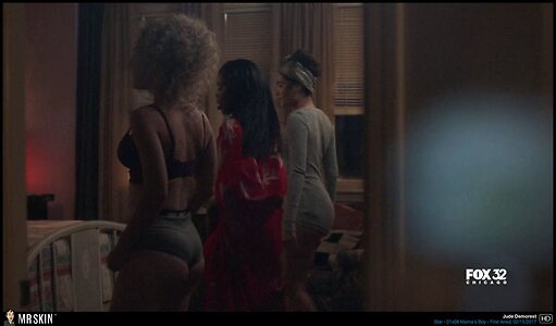 Jude Demorest leaked photo #5