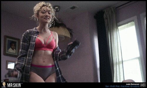 Jude Demorest leaked photo #7