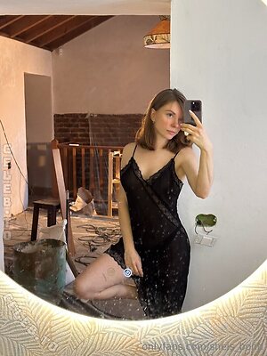 Jules Bond Nude Leaked Photo #9