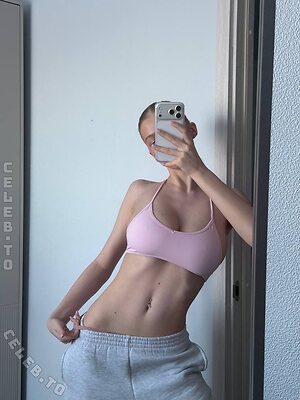 Juli Stellare photo
