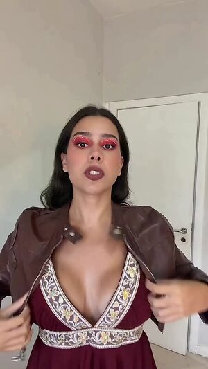Julia Alvarenga leaked photo #2