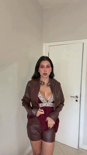 Julia Alvarenga leaked photo #4
