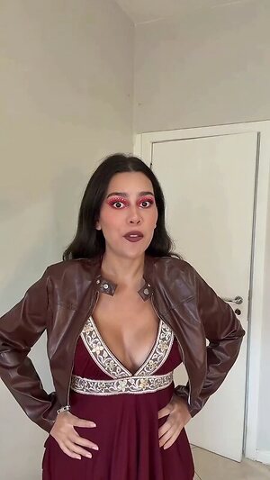 Julia Alvarenga leaked photo #5