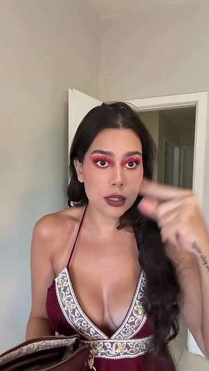 Julia Alvarenga leaked photo #7