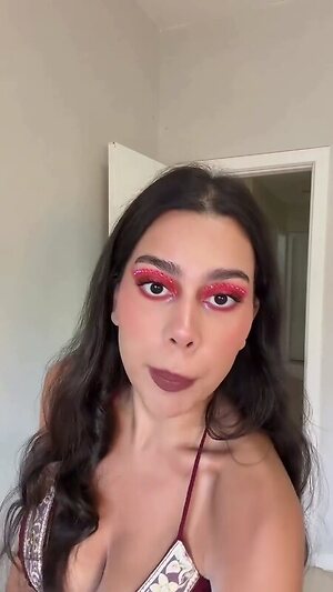 Julia Alvarenga leaked photo #9