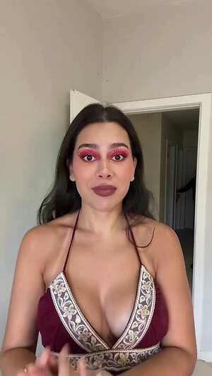 Julia Alvarenga leaked photo #14