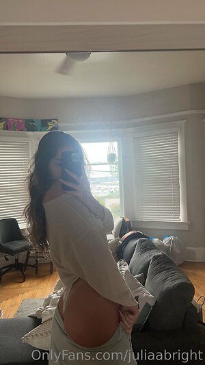 Julia Brigh leaked photo #31