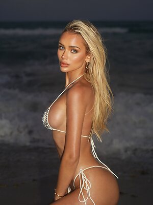 Julia Cavanagh leaked photo #168