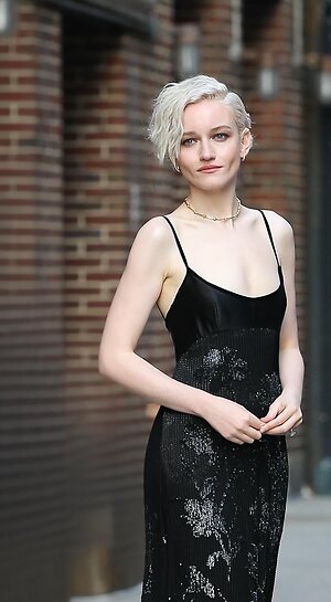 Julia Garner leaked photo #19