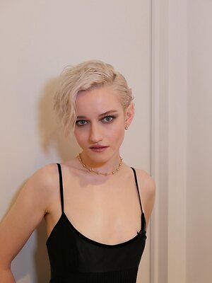 Julia Garner leaked photo #24
