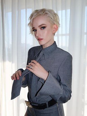 Julia Garner leaked photo #95