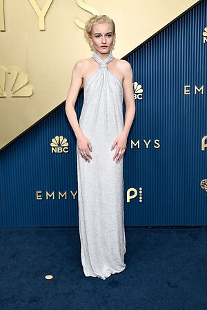 Julia Garner leaked photo #101