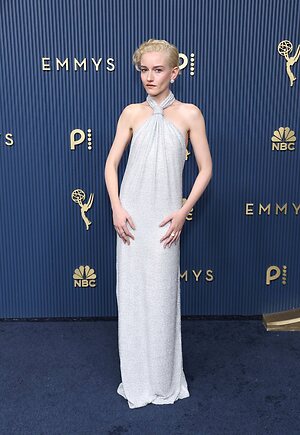 Julia Garner leaked photo #113