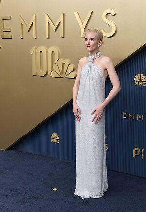 Julia Garner leaked photo #114