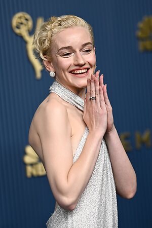 Julia Garner leaked photo #123