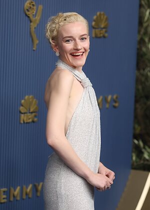 Julia Garner leaked photo #129