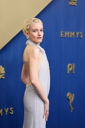 Julia Garner leaked photo #133