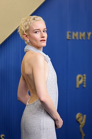 Julia Garner leaked photo #134