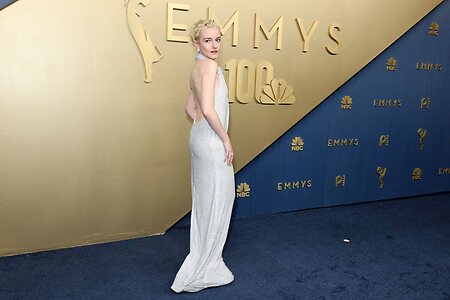 Julia Garner leaked photo #168