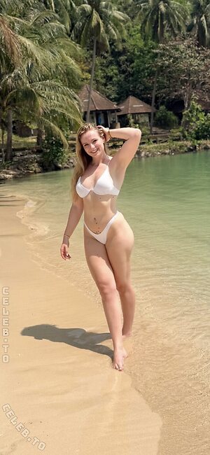 Julia Haas Nude Leaked Photo #2