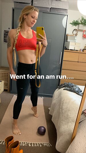 Julia Hardy leaked photo #2