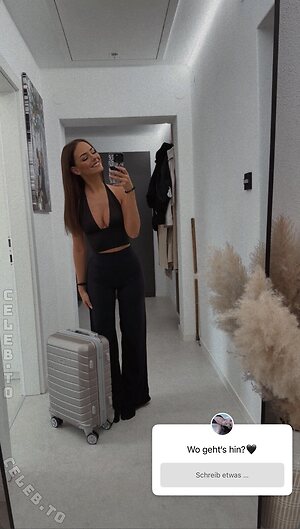 Julia Hofer Nude Leaked Photo #10