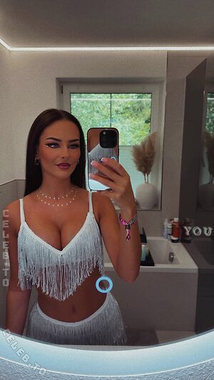 Julia Hofer photo