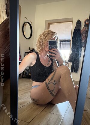 Julia Kern leaked photo #138