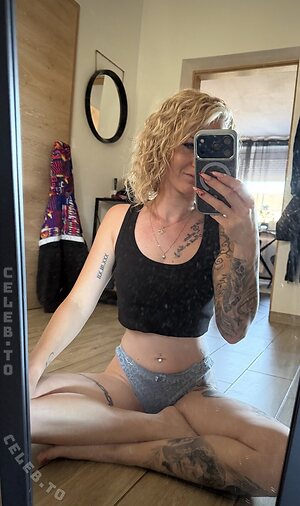Julia Kern leaked photo #139