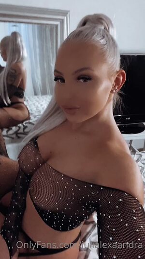 Julia Lauren leaked photo #6
