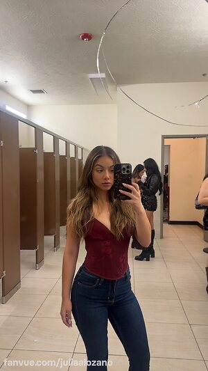 Julia Lozano leaked photo #3