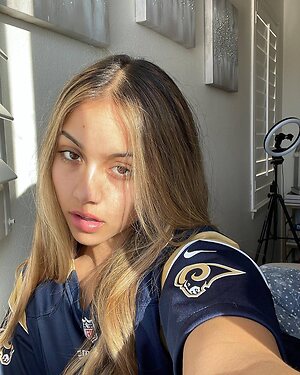 Julia Lozano leaked photo #20
