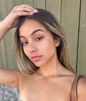 Julia Lozano leaked photo #40