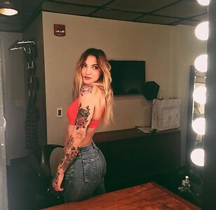 Julia Michaels leaked photo #5
