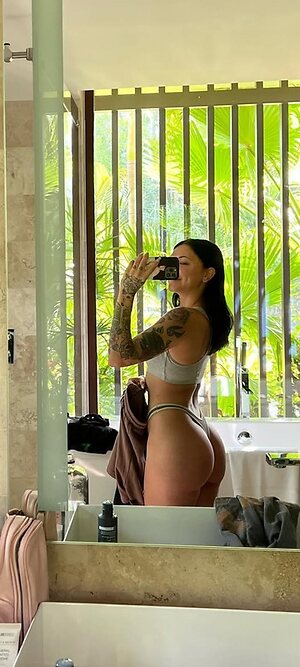 Julia Michaels leaked photo #6