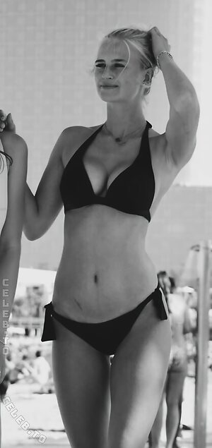 Julia Schacht Nude Leaked Photo #10