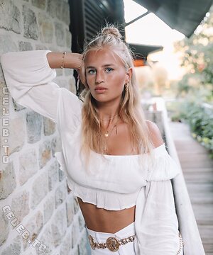 Julia Schacht Nude Leaked Photo #14