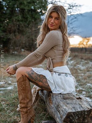 Julia Schäfer Nude Leaked Photo #2