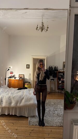 Julia Wulf Nude Leaked Photo #17