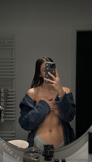 juliagly photo
