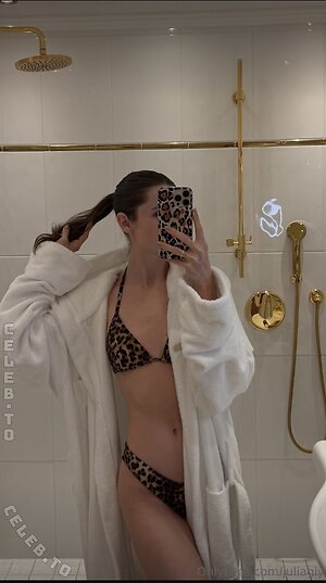 juliagly photo